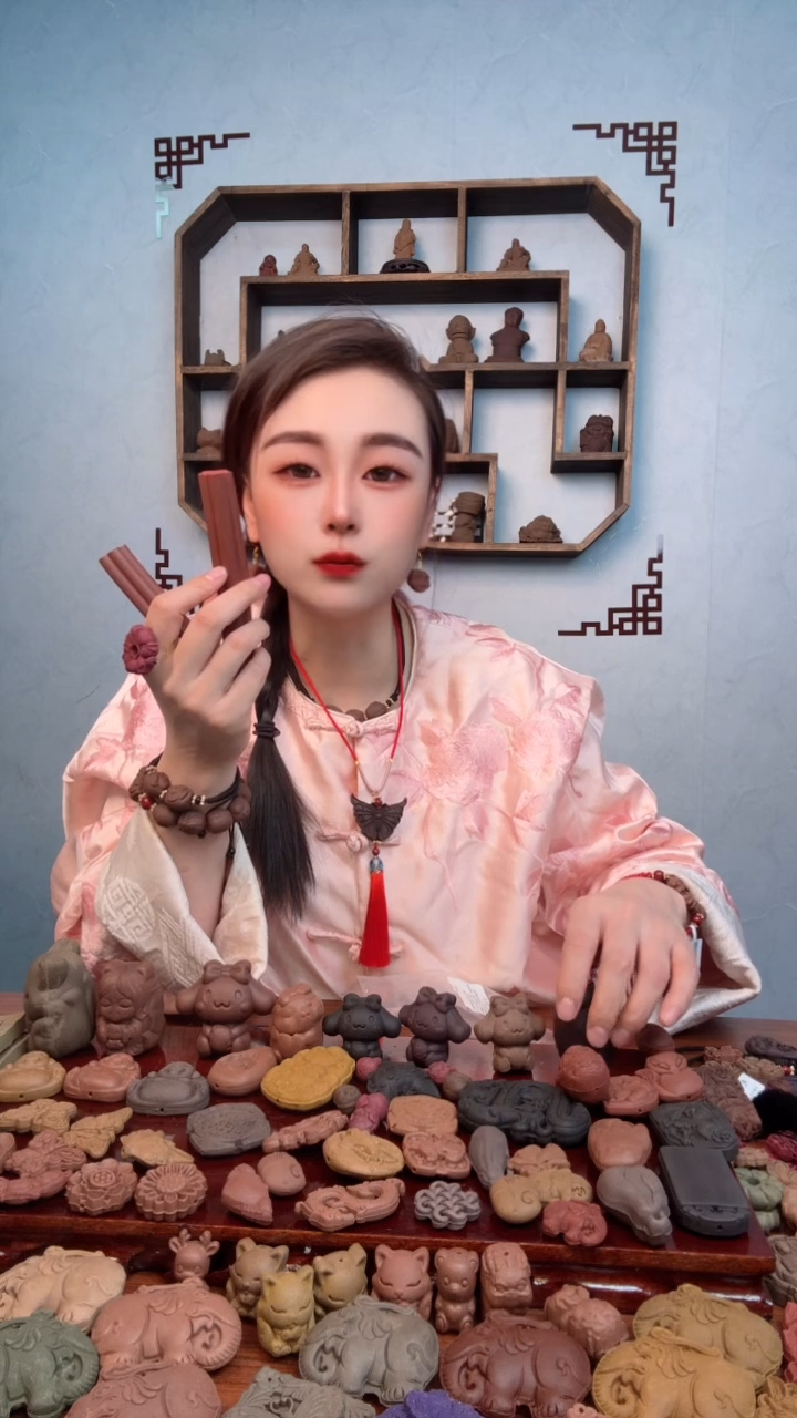 【闪购商品】泥塑倾国红麝手把件棒棒