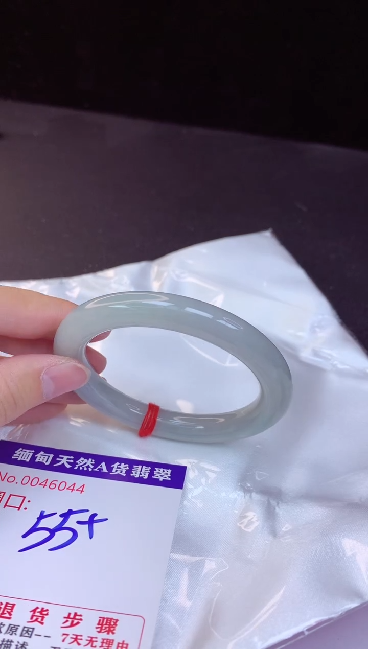 【闪购商品】翡翠手镯未镶嵌55+