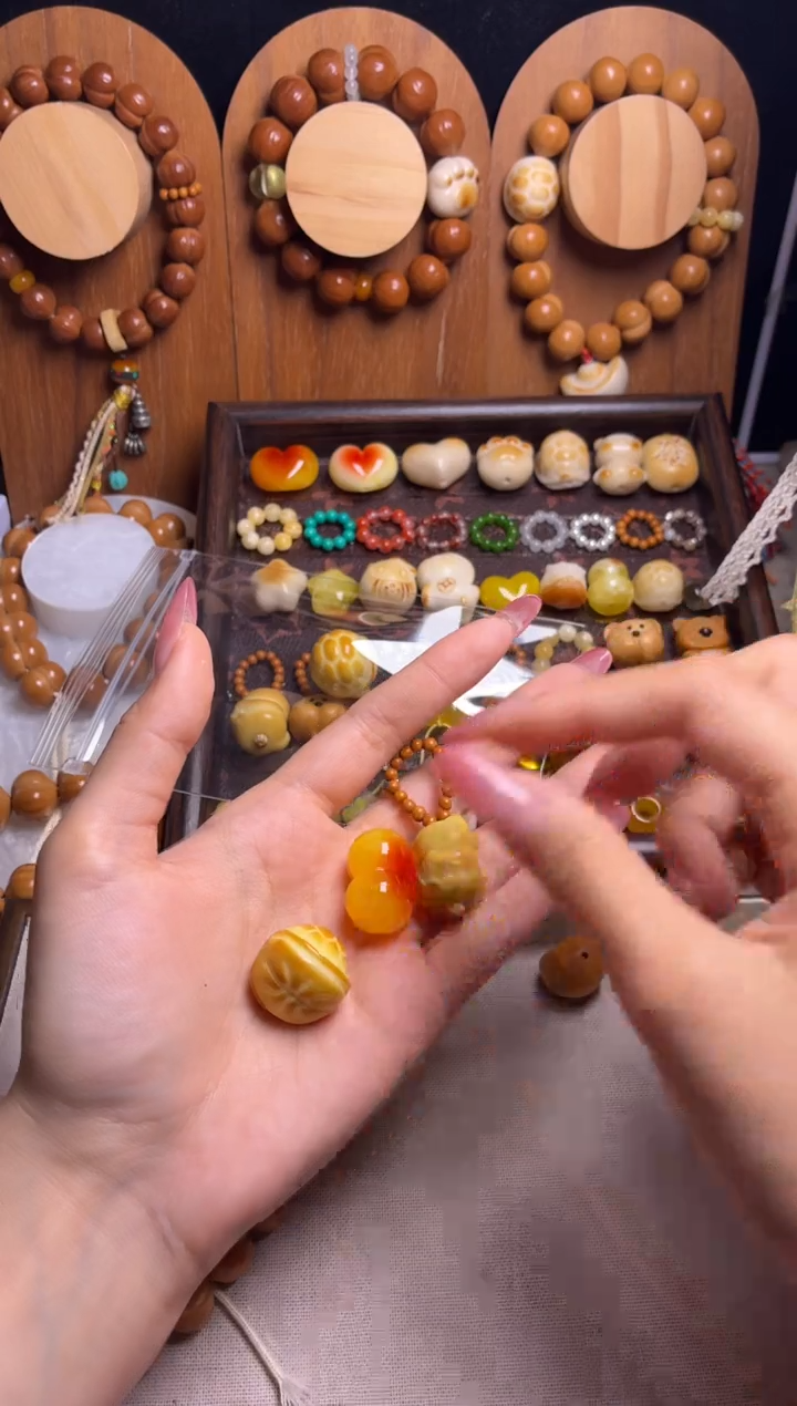 手串猴头核桃?****中配饰：俏色心富甲悟道猫吊坠