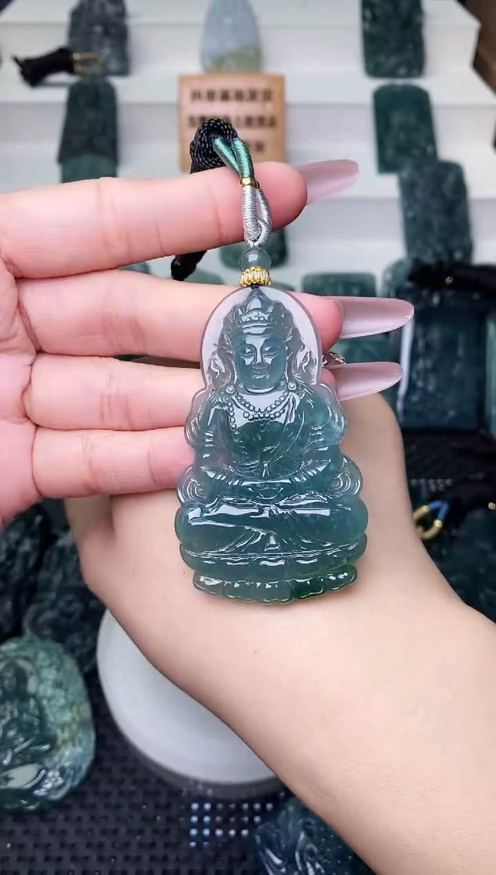 颈饰未镶嵌翡翠 