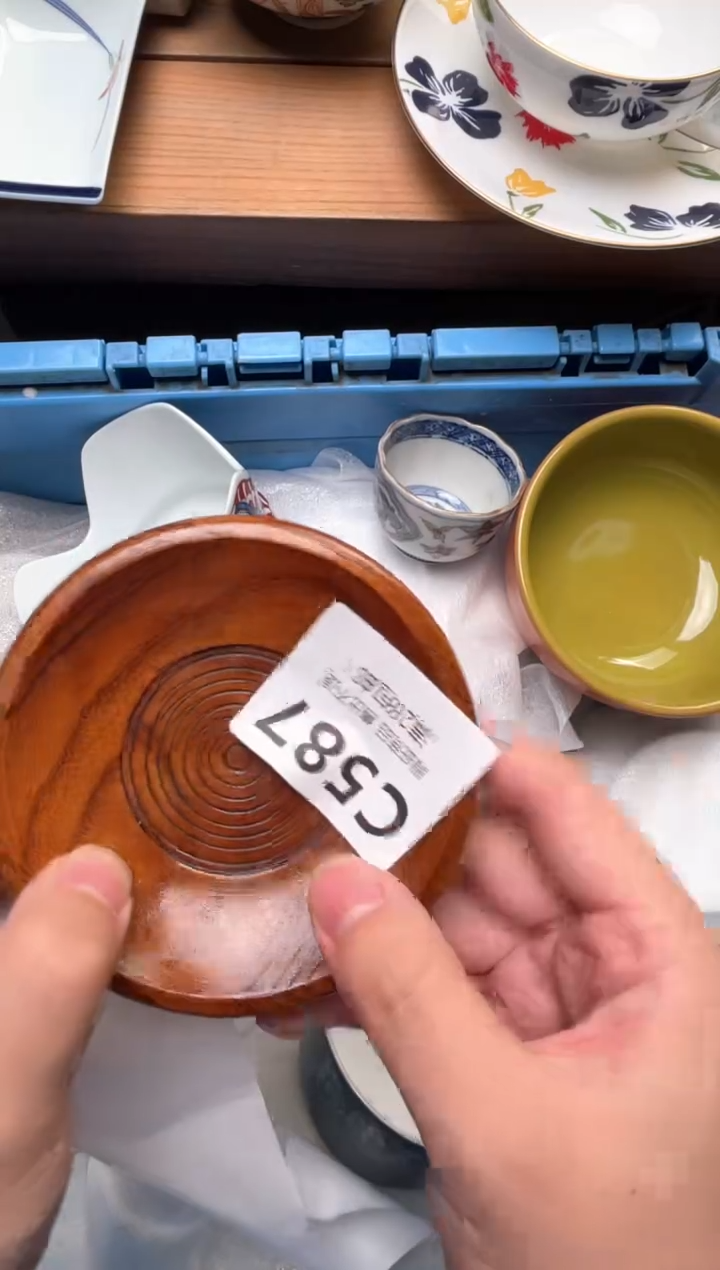 瓷片我**家587          