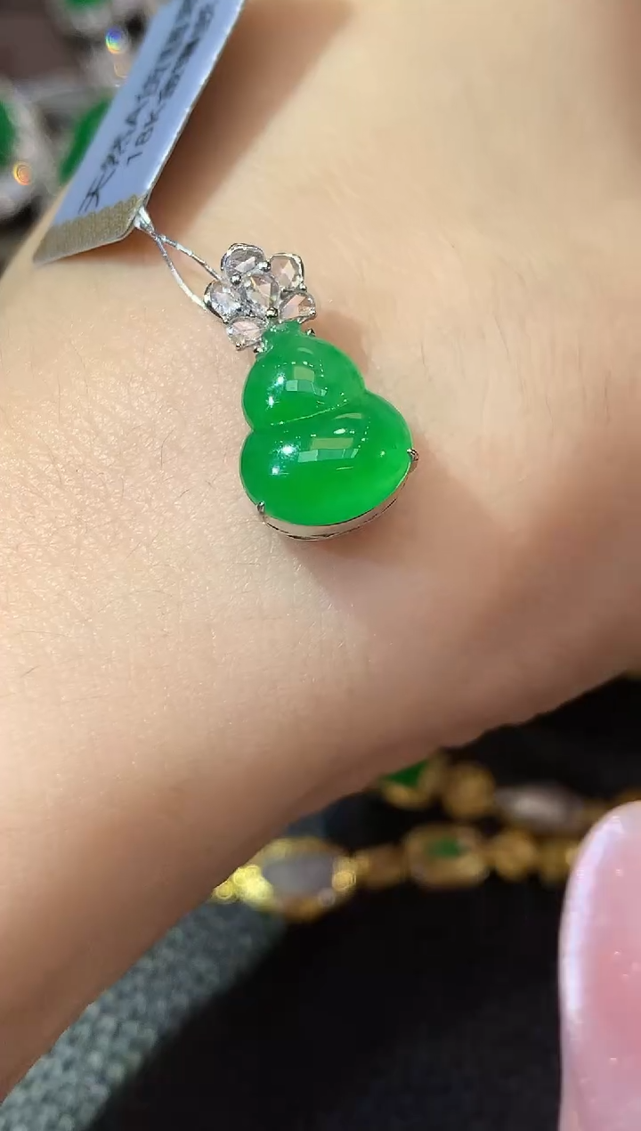 吊坠(不含链)18K金镶嵌翡翠A88