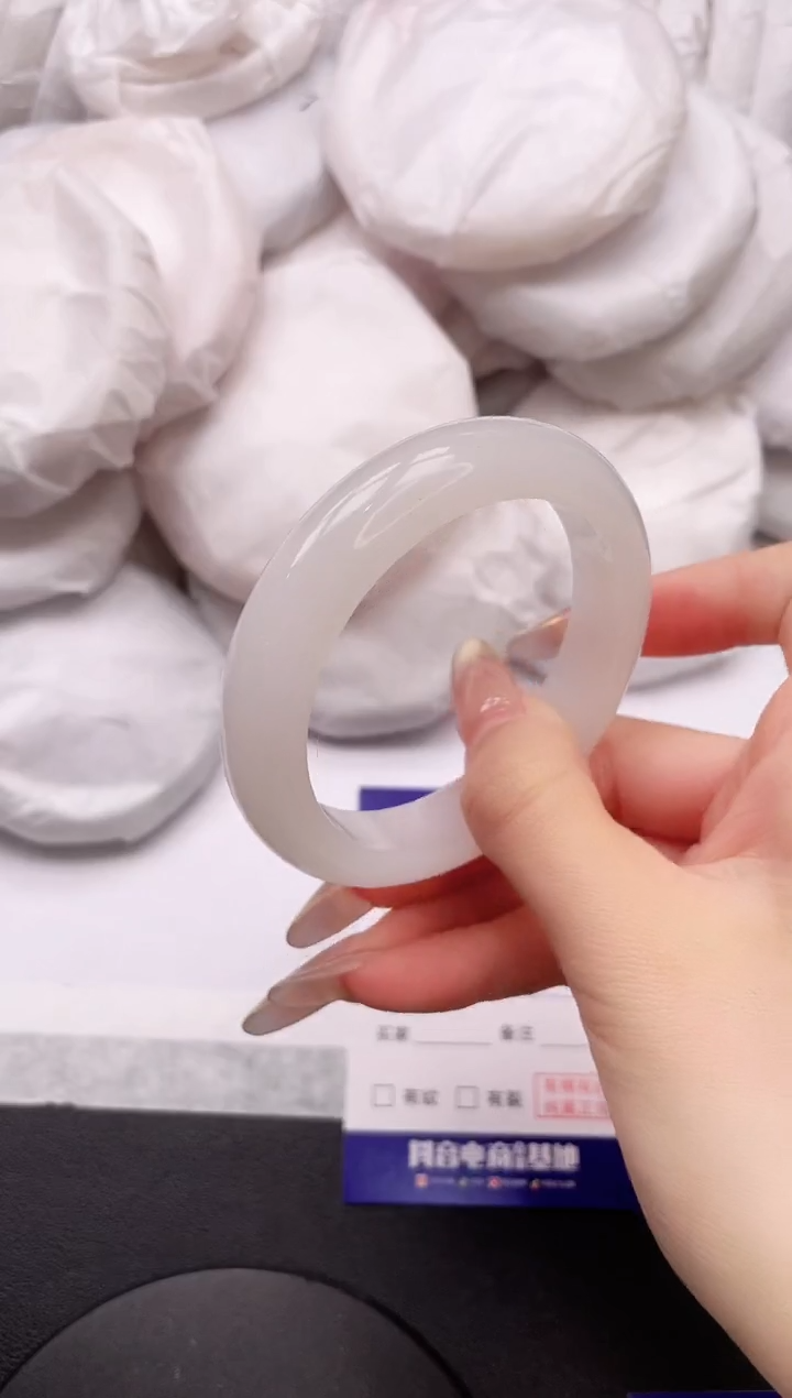 【闪购商品】石英质玉手镯未镶嵌4K257-54