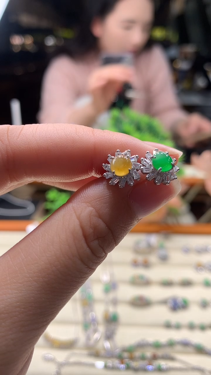 颈饰未镶嵌翡翠耳钉