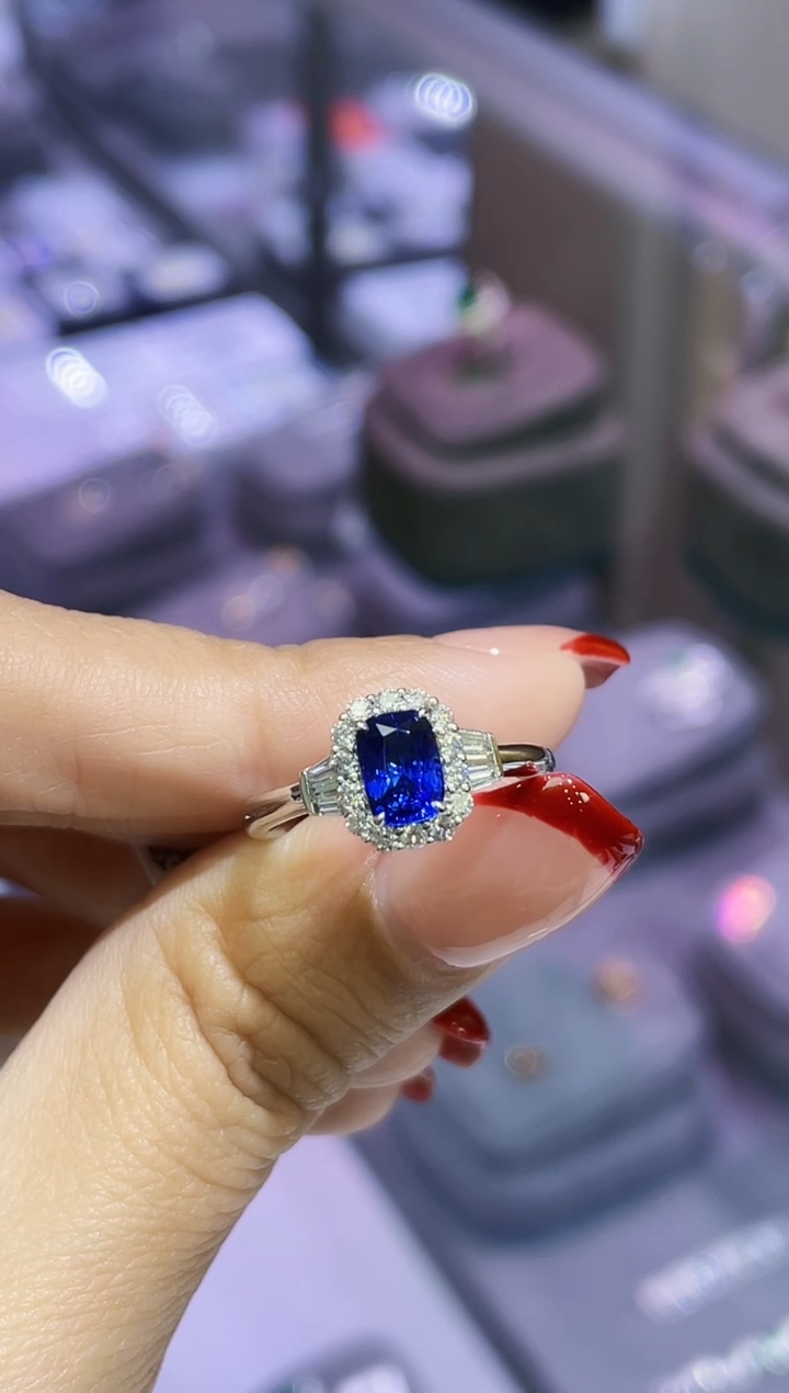 【闪购商品】蓝宝石戒指18K金镶嵌1.04克拉