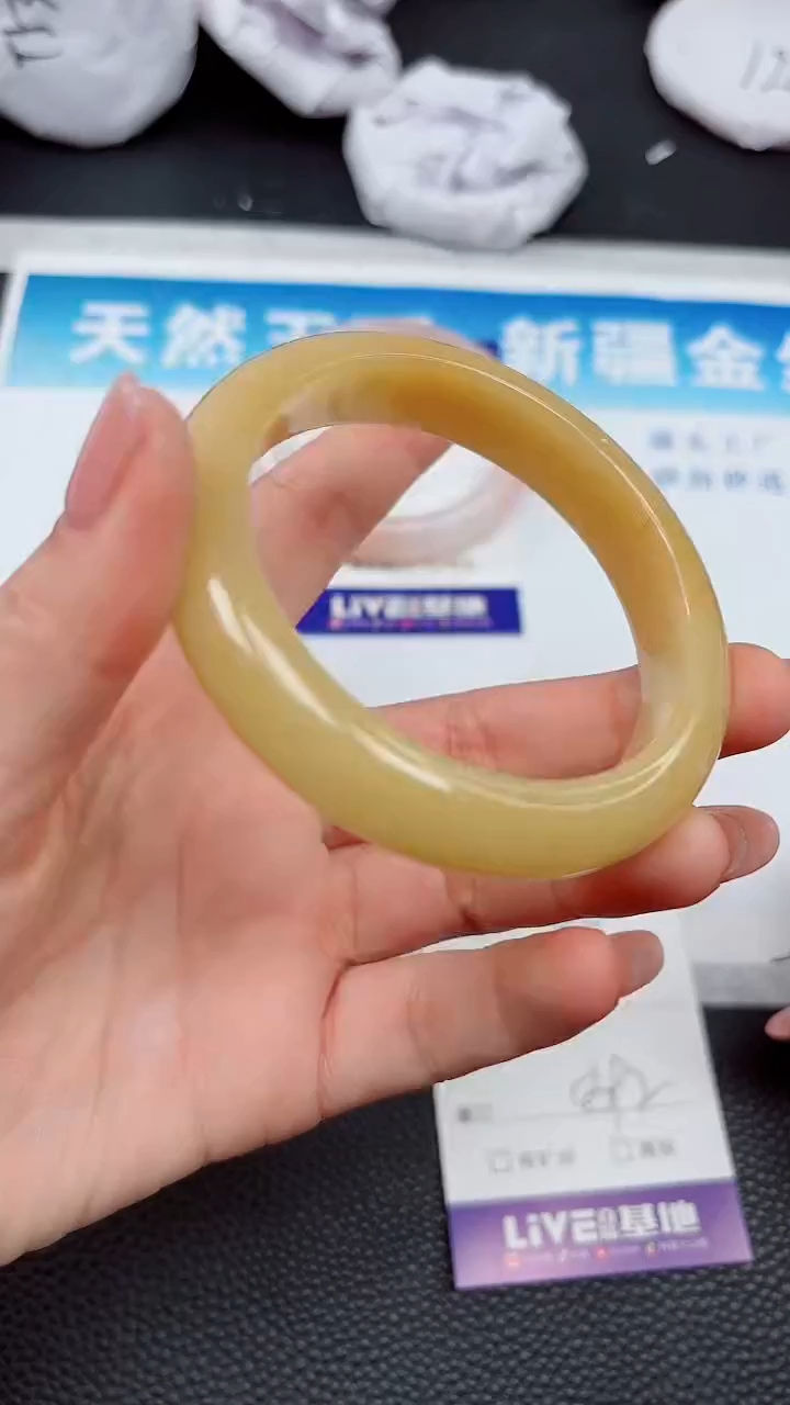 【闪购商品】石英质玉手镯未镶嵌636