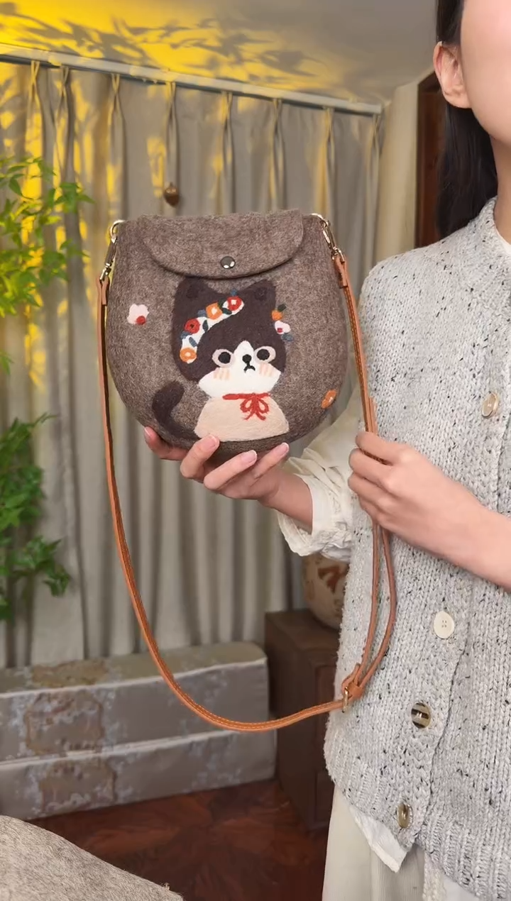 羊毛非遗羊毛毡包 蛋蛋包花环猫咪