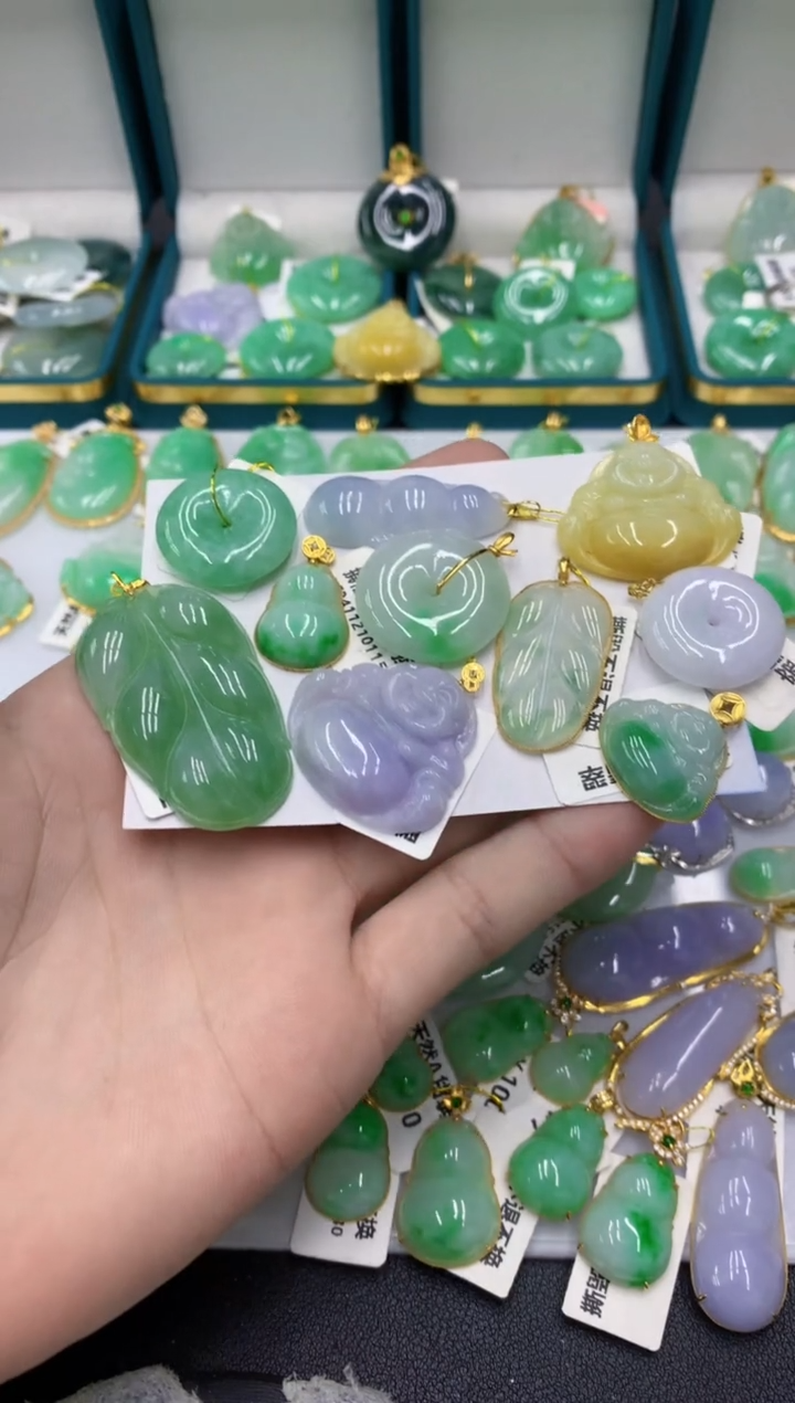 【闪购商品】翡翠颈饰18K金镶嵌翡翠