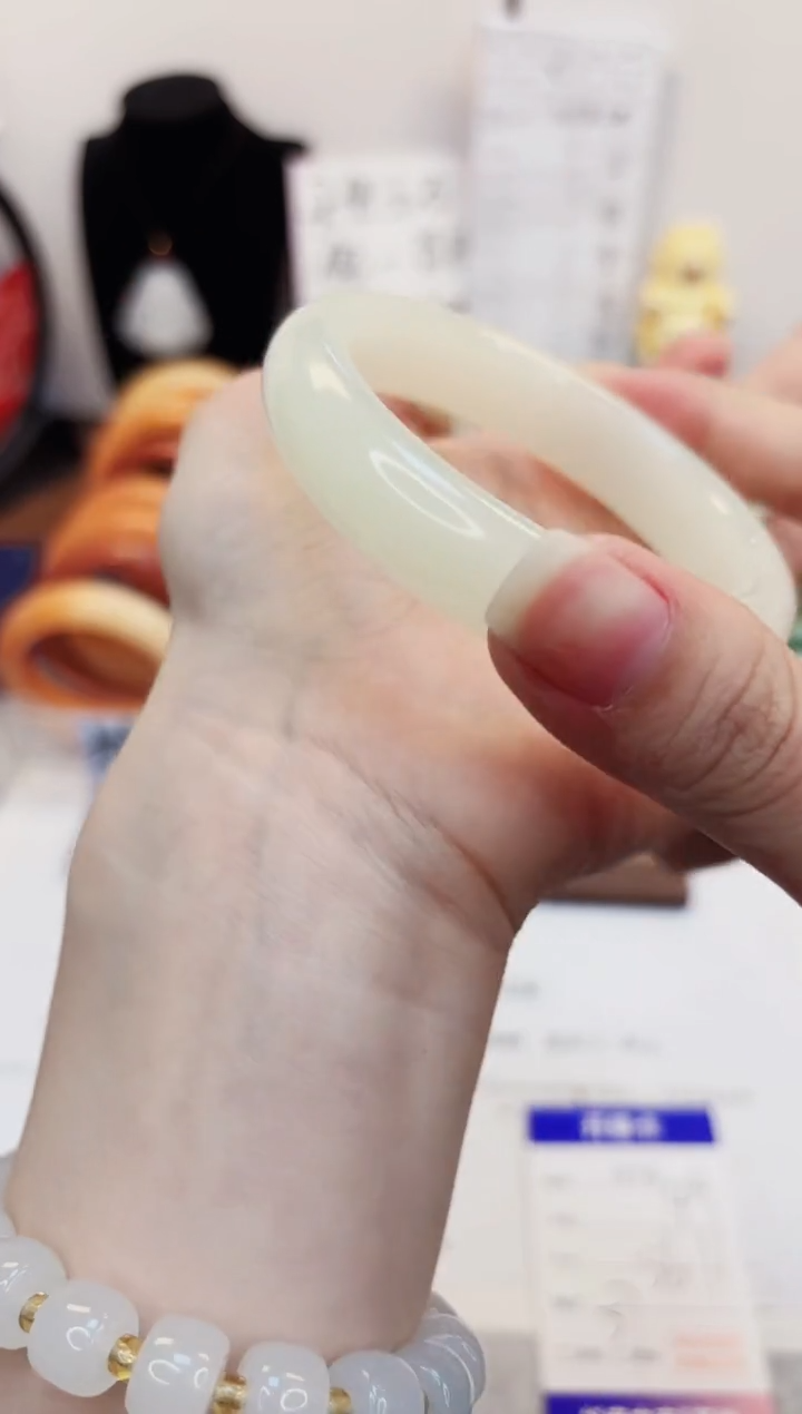 【闪购商品】石英质玉手镯未镶嵌10