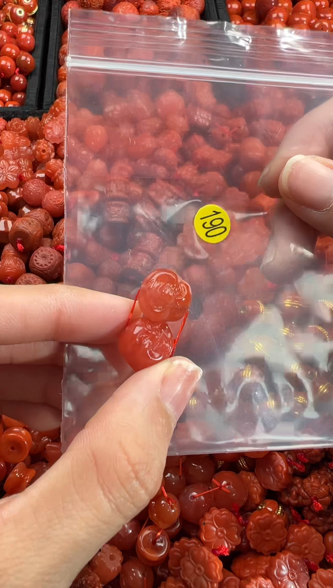 南红玛瑙未镶嵌颈饰1