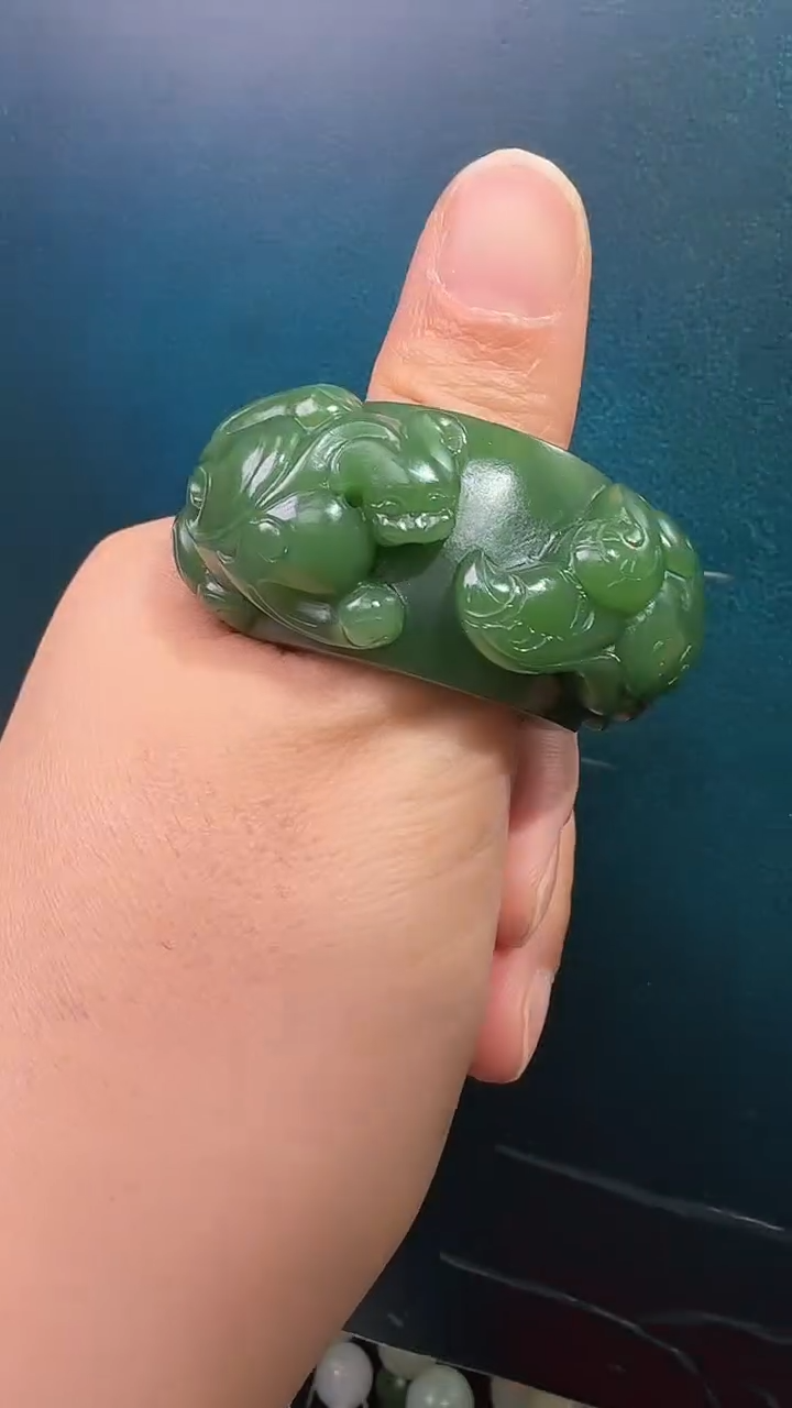 未镶嵌戒指和田玉扳指