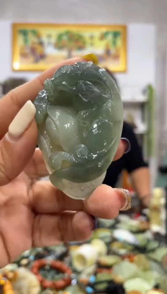 未镶嵌岫玉吊坠 