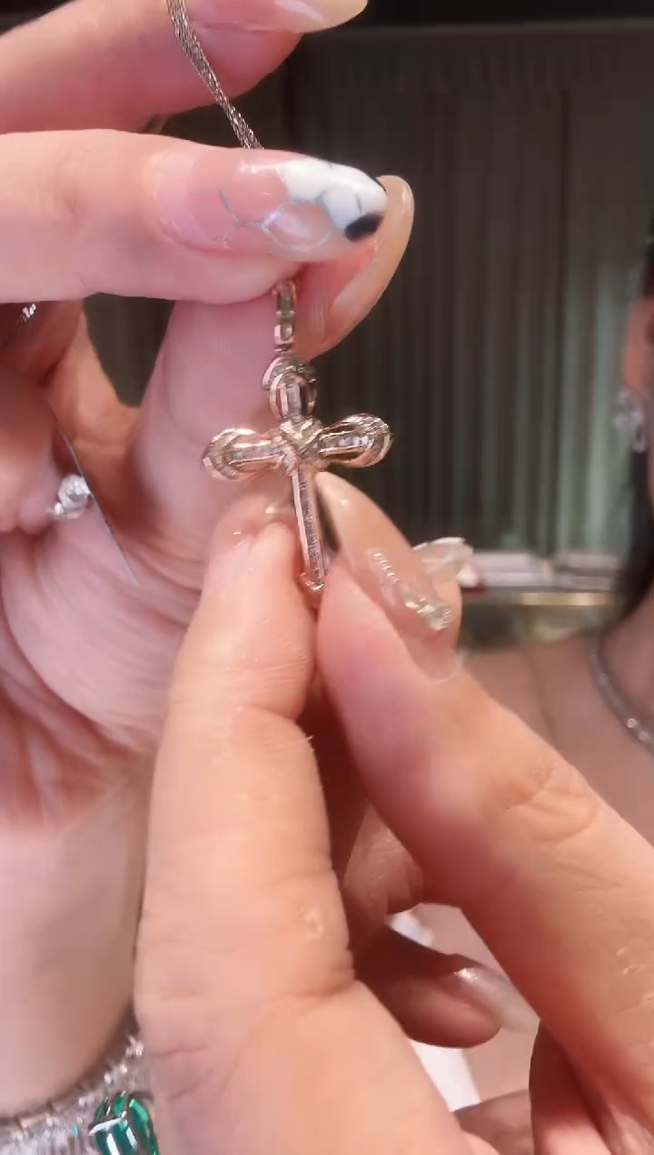 18K金镶嵌吊坠（不含链）钻石BV0003-R