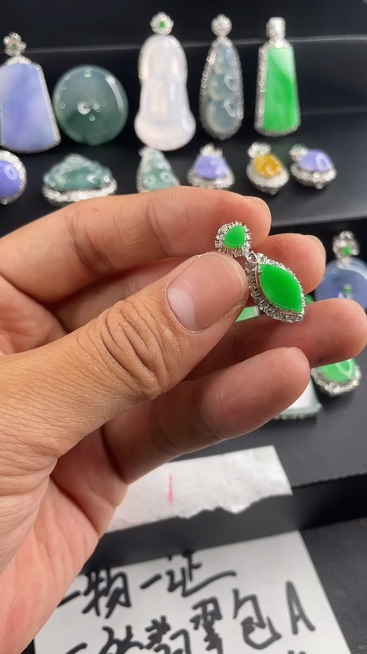 【闪购商品】翡翠吊坠(不含链)18K金镶嵌吊坠