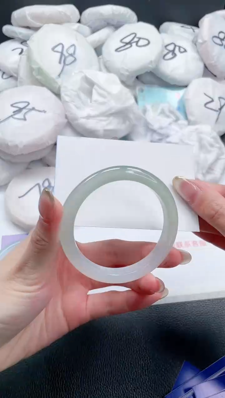 【闪购商品】石英质玉手镯未镶嵌18J40-54