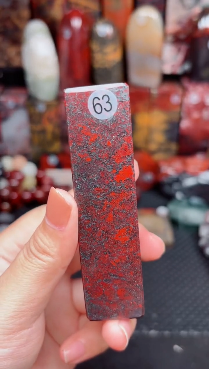 玉桂林鸡血玉素章摆件63