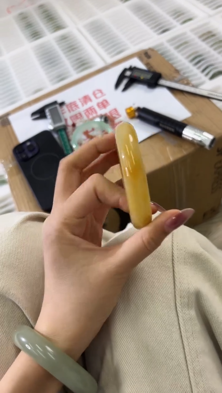 未镶嵌手镯石英质玉176-54HU