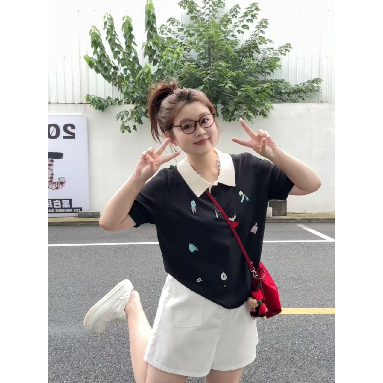 晶咕佳佳【彩色生活】人物刺绣polo领上衣冰麻显瘦气质时尚宽松撞色