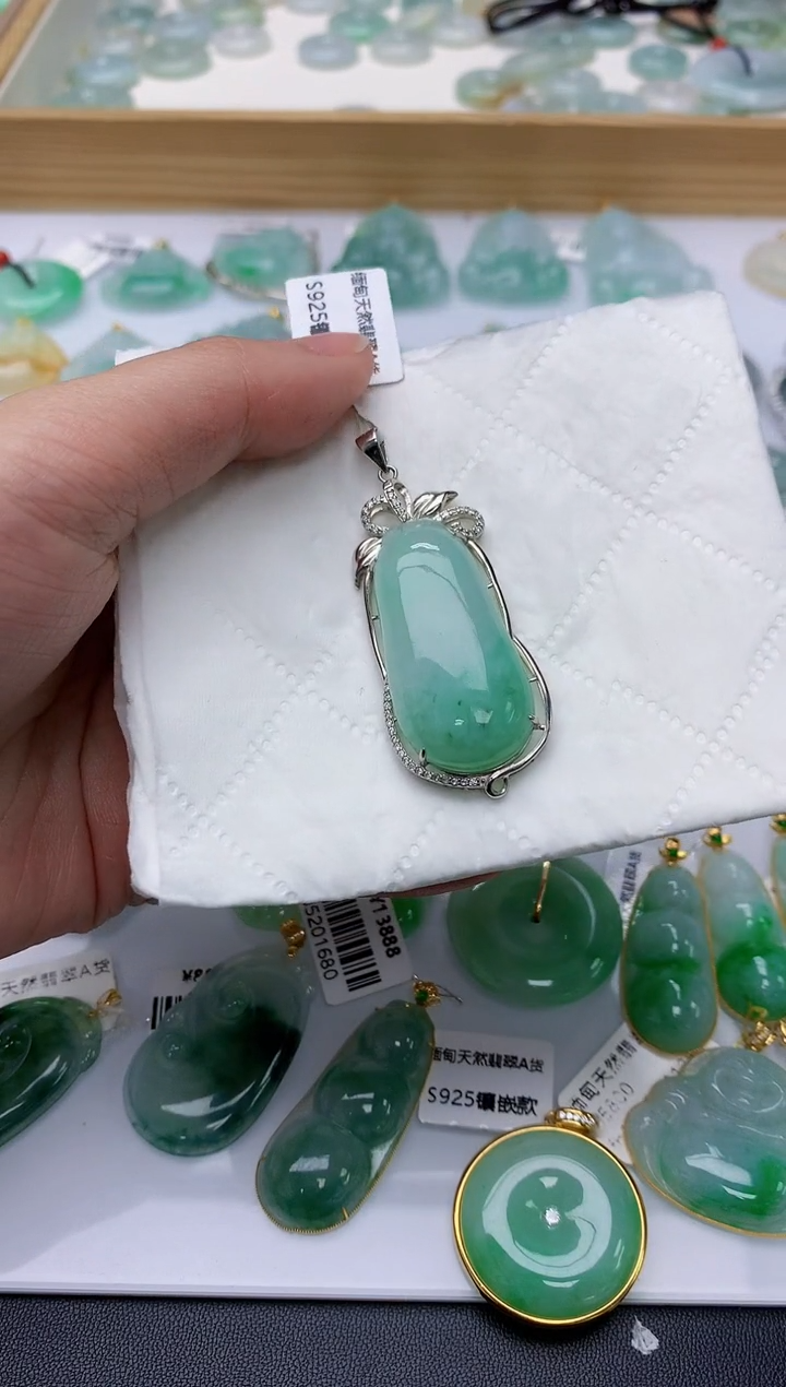 颈饰银S925镶嵌翡翠天然A货