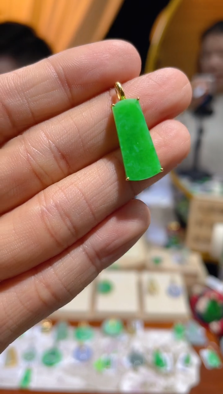【闪购商品】翡翠颈饰18K金镶嵌假一赔三
