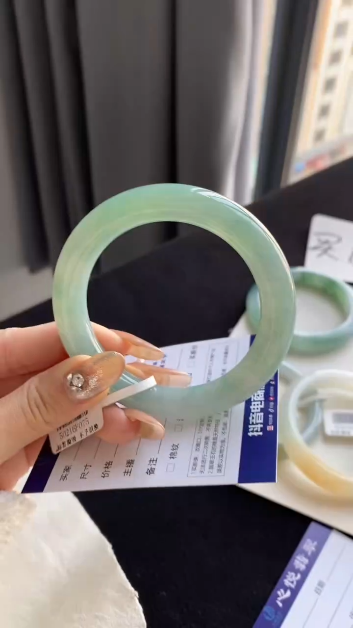 【闪购商品】翡翠手镯未镶嵌58圈圆条~不退不换
