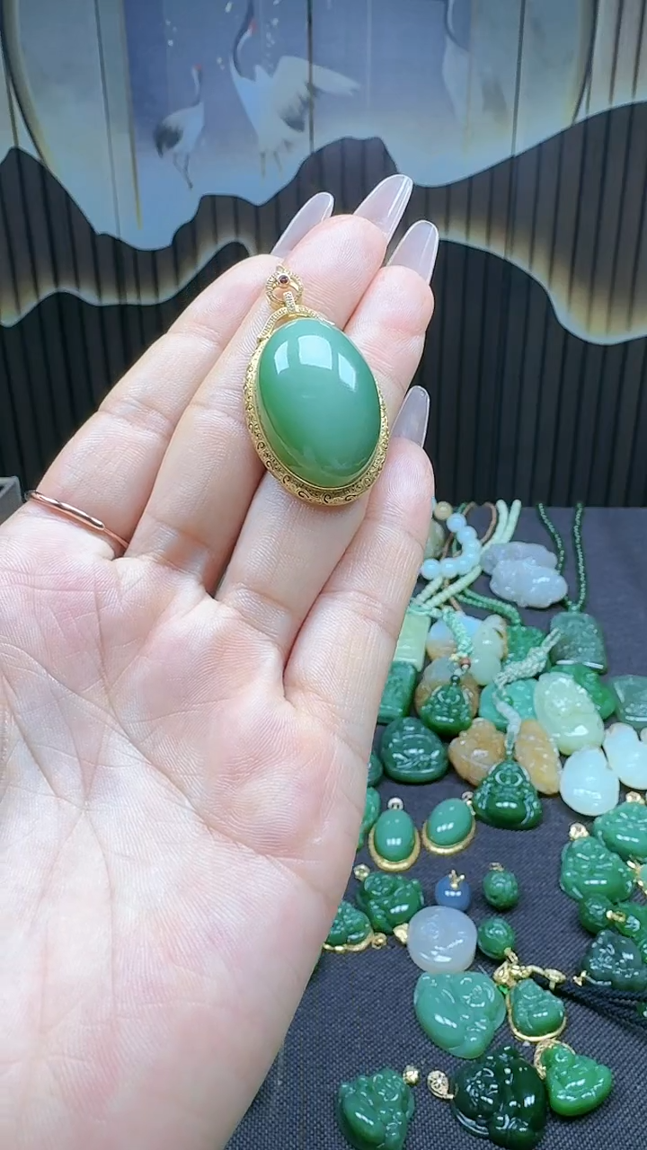 【闪购商品】和田玉18K金镶嵌挂件1