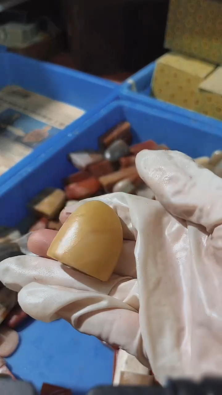 老挝石墨**秋瑕疵不规则章