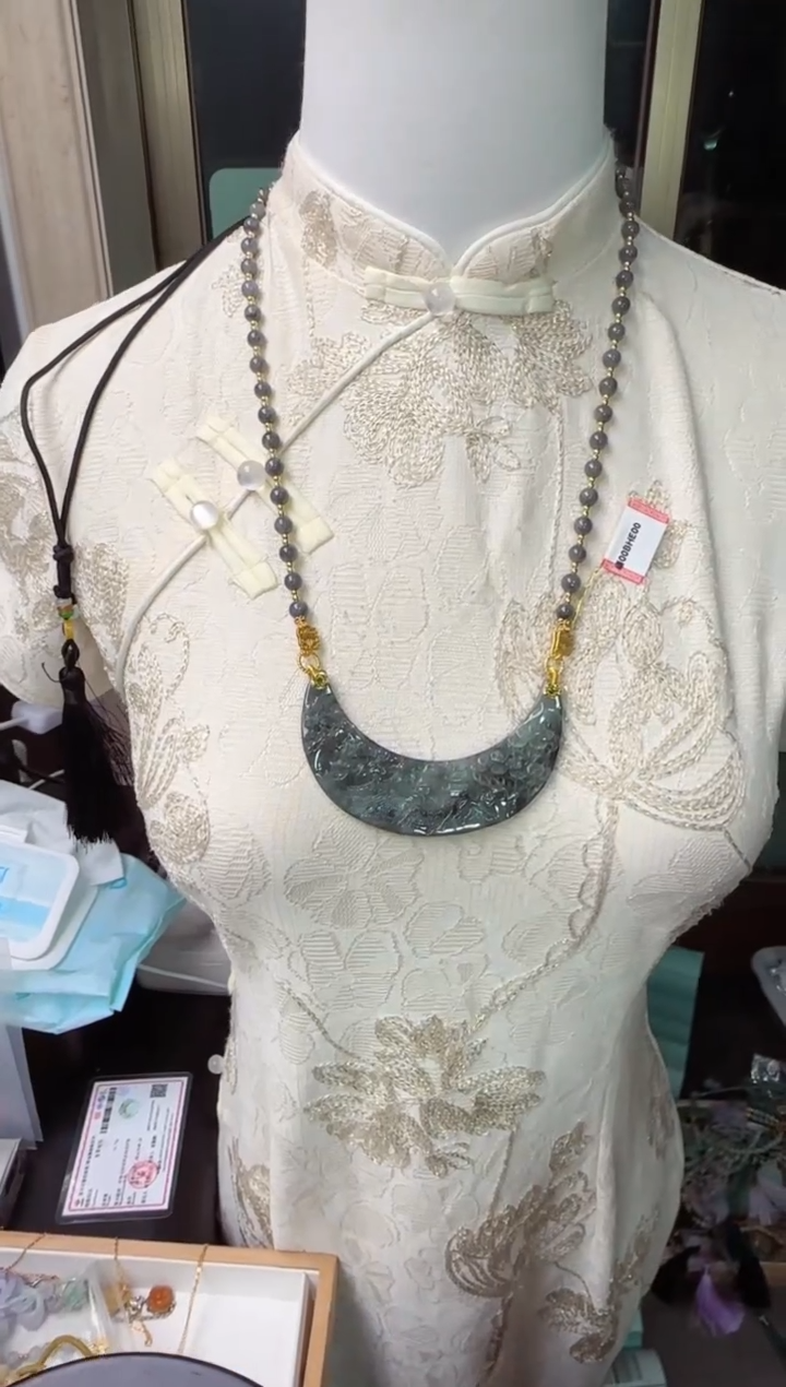 【闪购商品】翡翠颈饰未镶嵌牌子