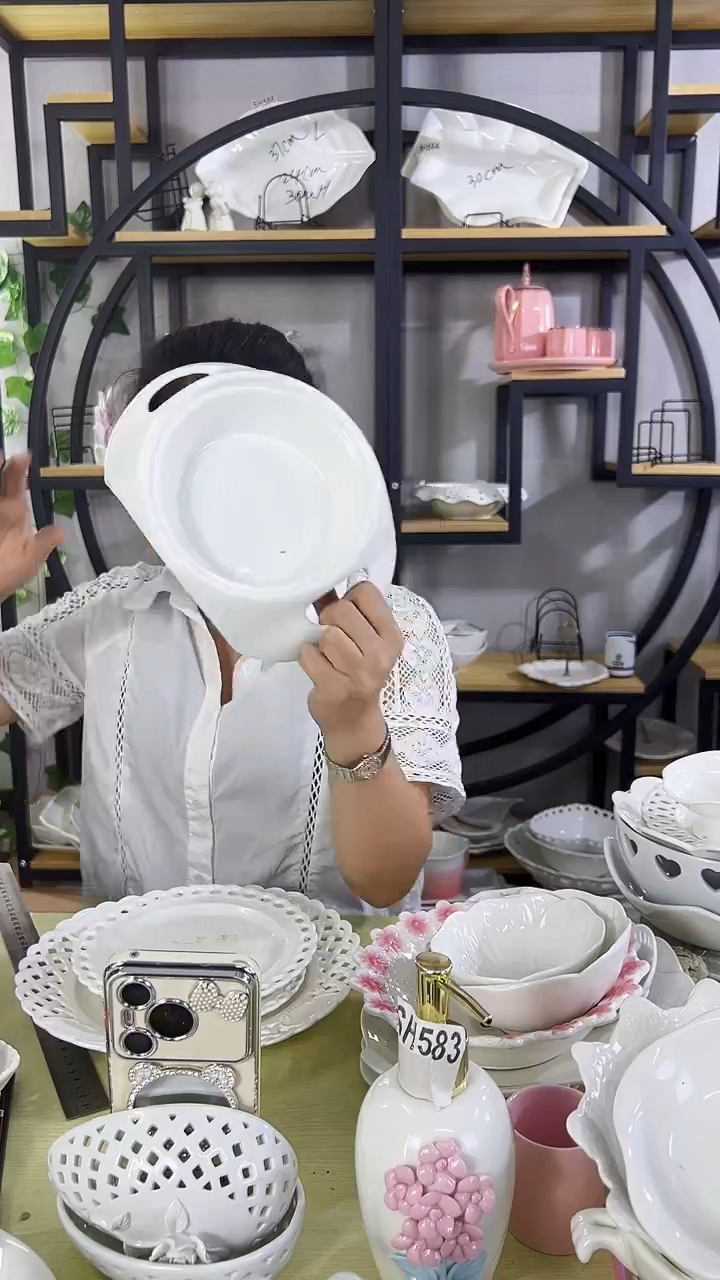 陶瓷双耳反口碗一只