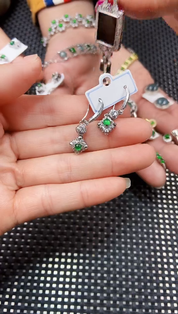 【闪购商品】翡翠耳饰未镶嵌11111111