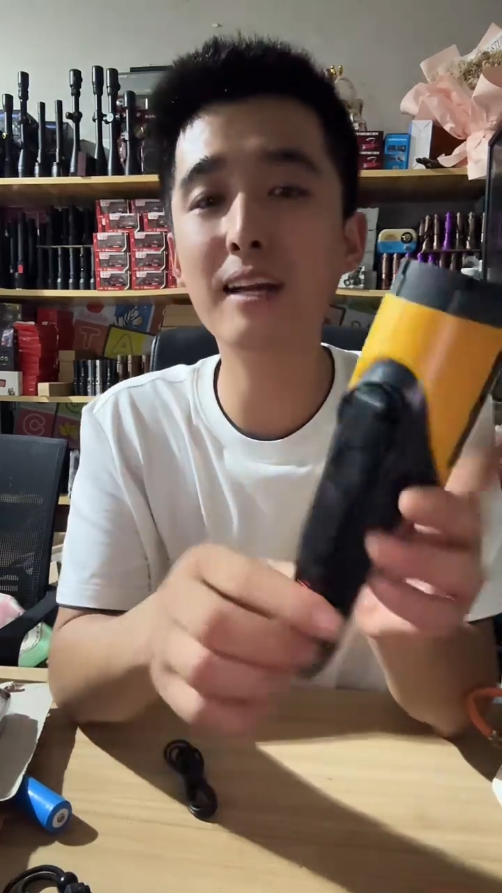 多功能手摇发电坏的有点发霉坏的哦