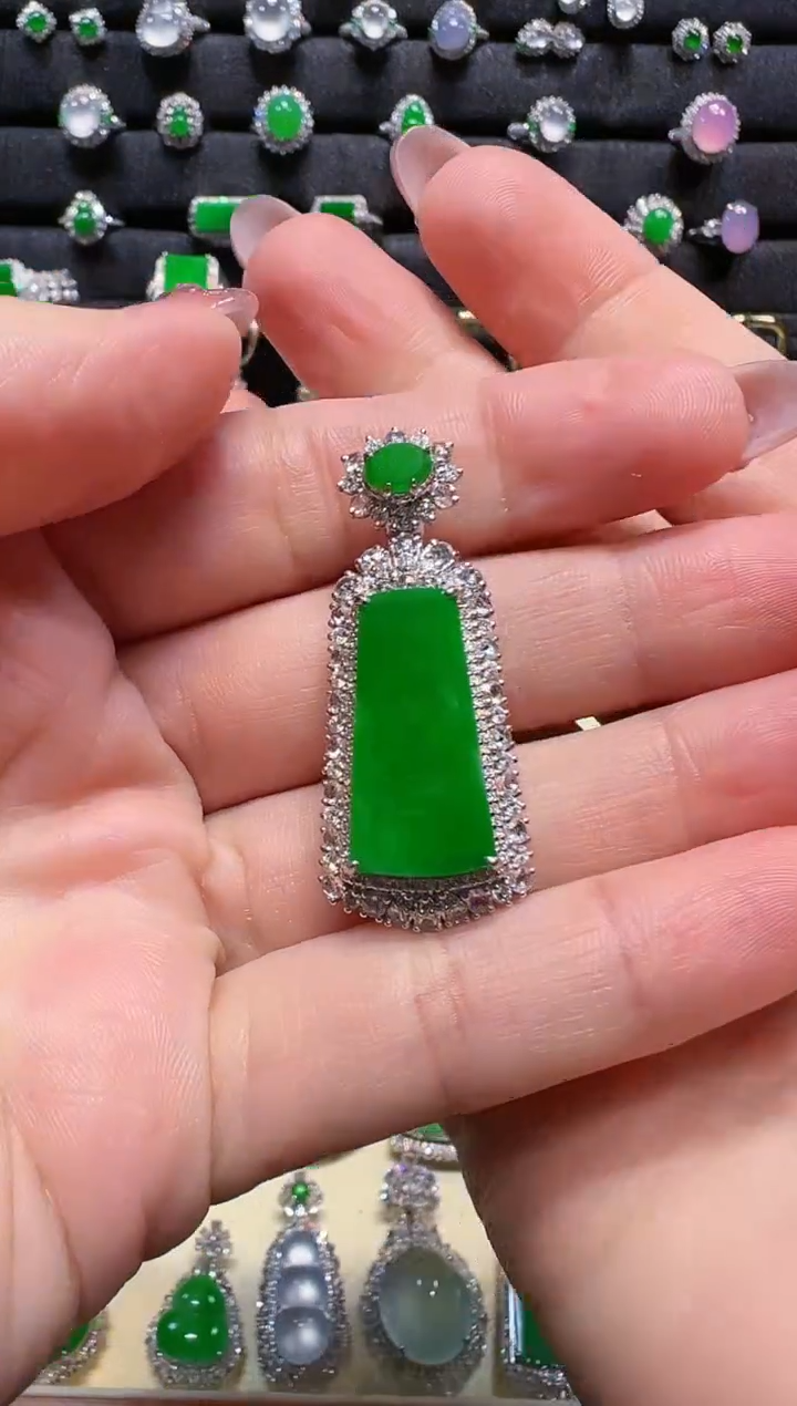 【闪购商品】翡翠戒指18K金镶嵌无事牌吊坠