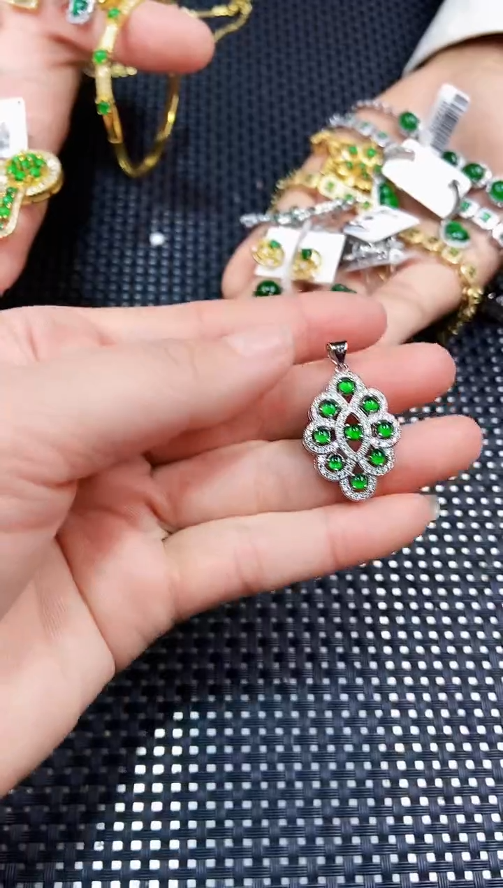 【闪购商品】翡翠吊坠(不含链)未镶嵌111111111