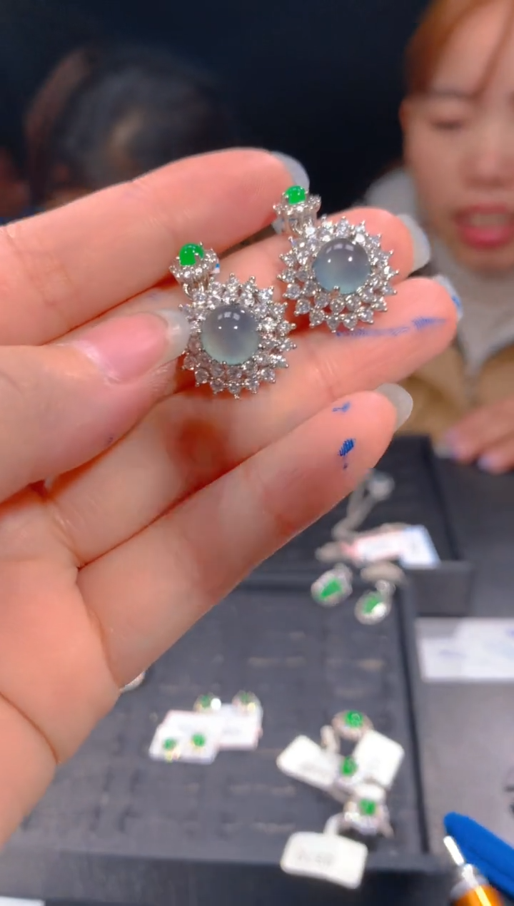 【闪购商品】定制翡翠未镶嵌48定制翡翠，多样性发货（发其一）