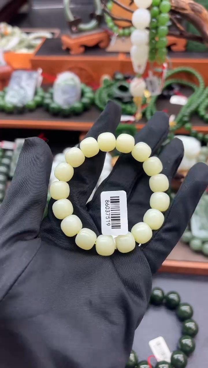 未镶嵌手串和田玉董小姐推荐 多样性发货 拍一发一hk12