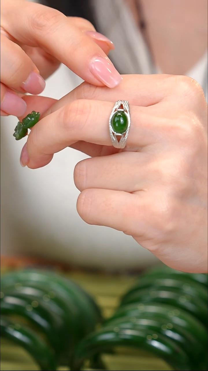 未镶嵌戒指和田玉 