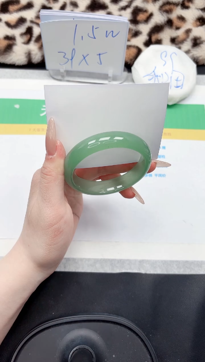 【闪购商品】石英质玉手镯未镶嵌261-56