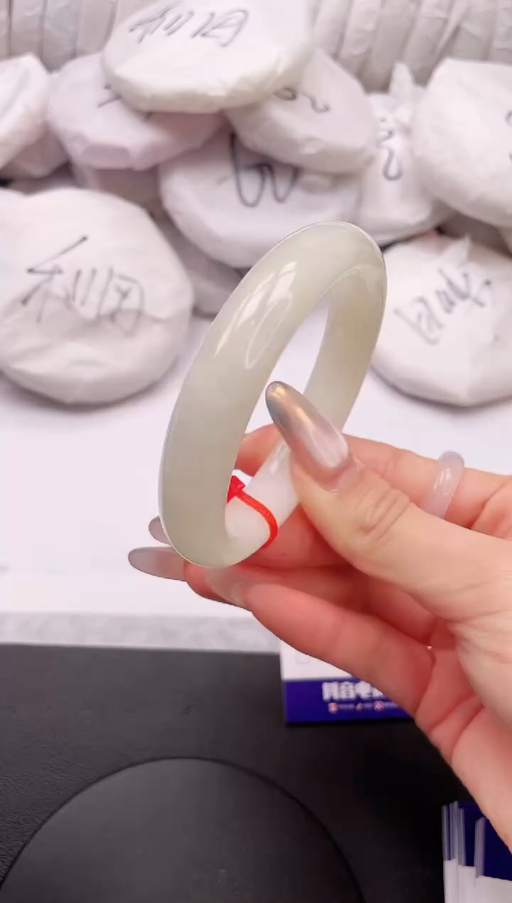 【闪购商品】和田玉手镯未镶嵌28K39-55