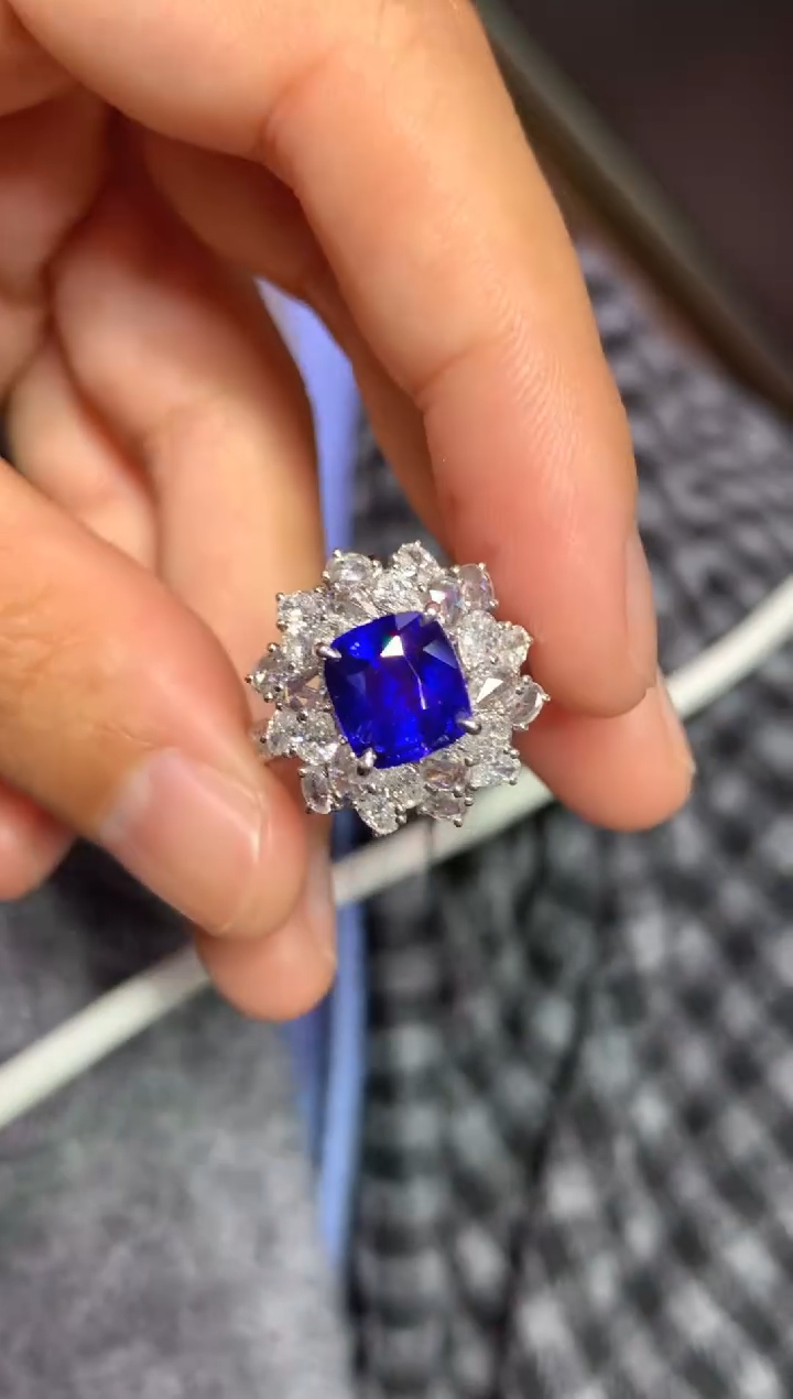 戒指蓝宝石18K金镶嵌3.03CT