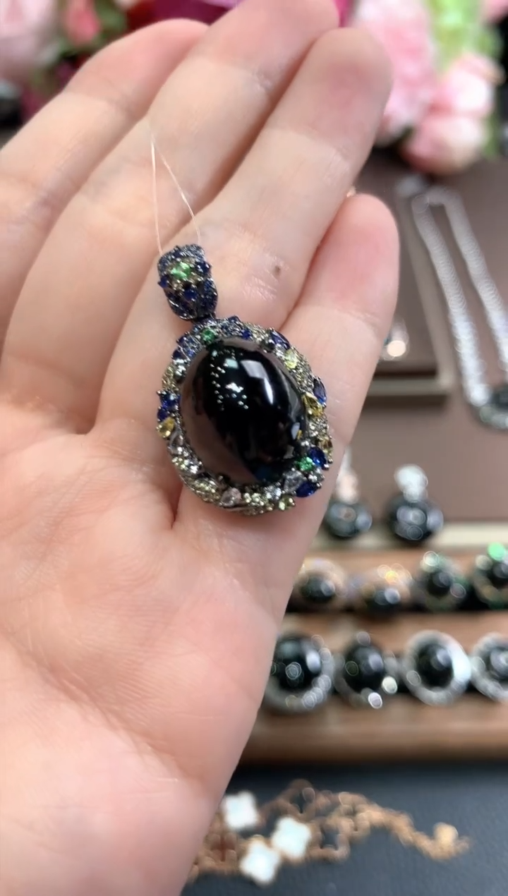 吊坠(不含链)18K金镶嵌翡翠春日珠宝 C31   