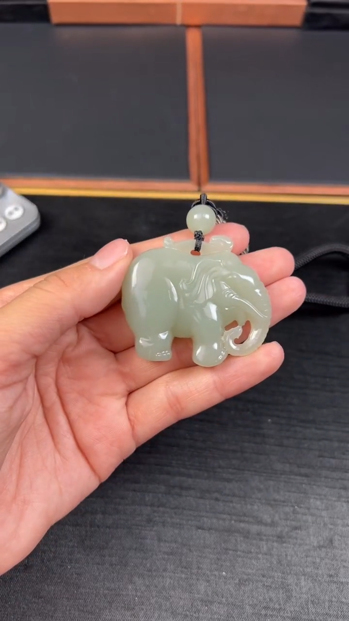 【闪购商品】和田玉把件未镶嵌且末微色差近矿