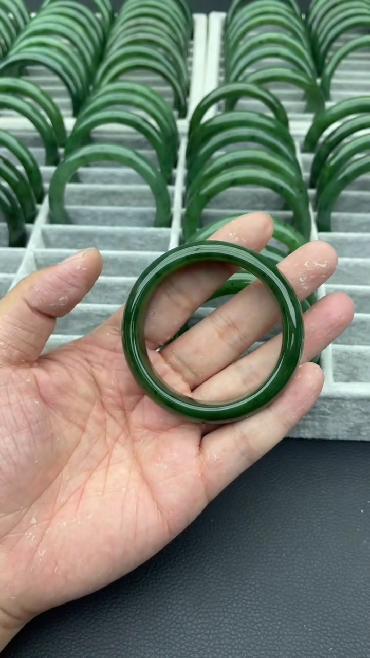 未镶嵌手镯和田玉（碧玉）63-54.5