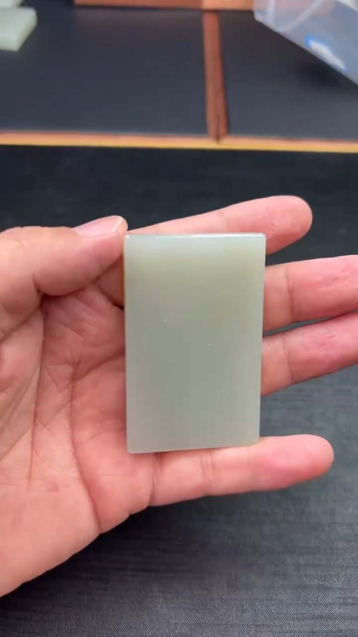 【闪购商品】和田玉吊坠(赠链)未镶嵌且末微色差近矿