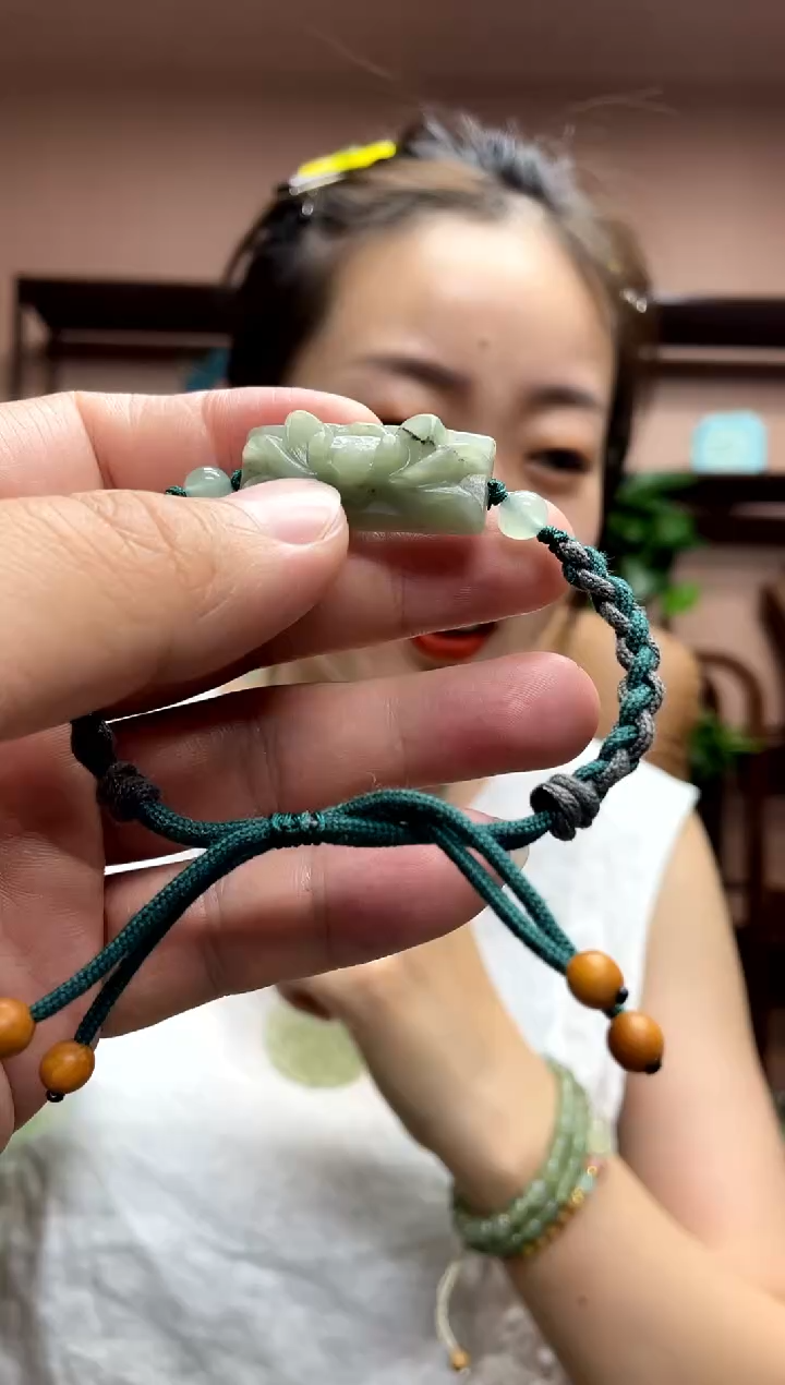 岫玉未镶嵌吊坠·