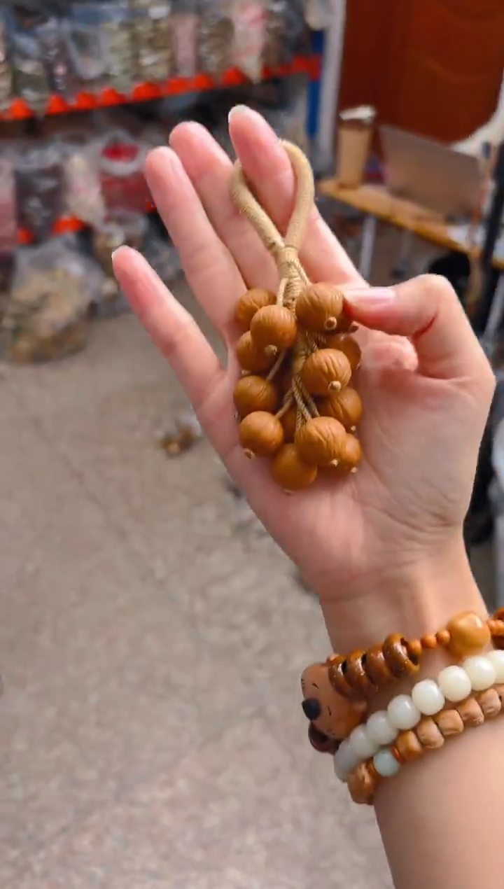 吊坠猴头核桃葡萄串