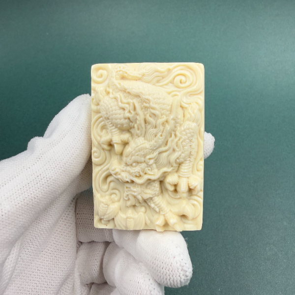 E6478天然猛犸牙雕刻牌 支持鉴定 假一罚四