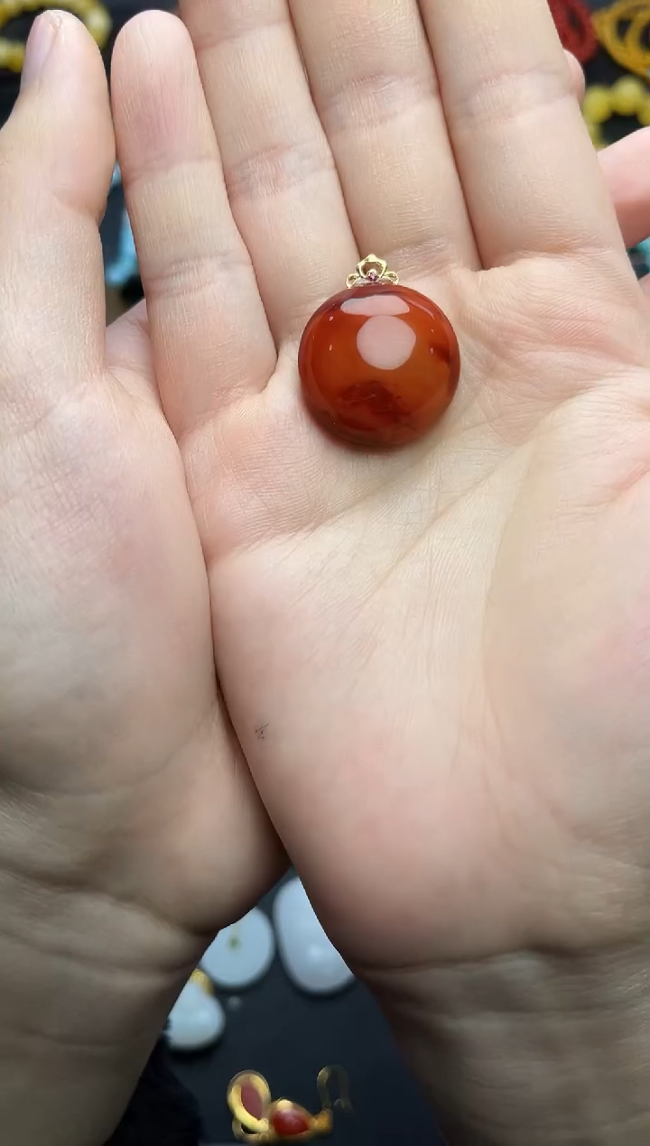 18K金镶嵌颈饰南红玛瑙蛋面06