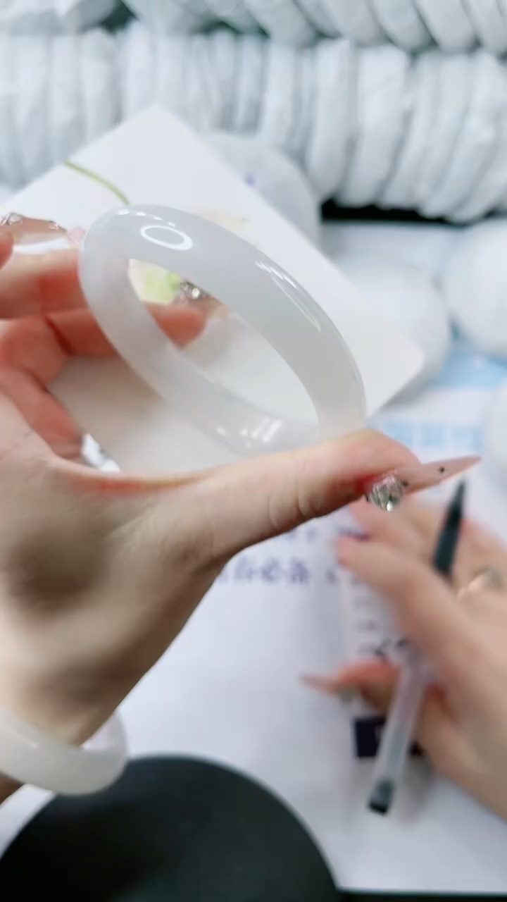 【闪购商品】石英质玉手镯未镶嵌多样性发货S309