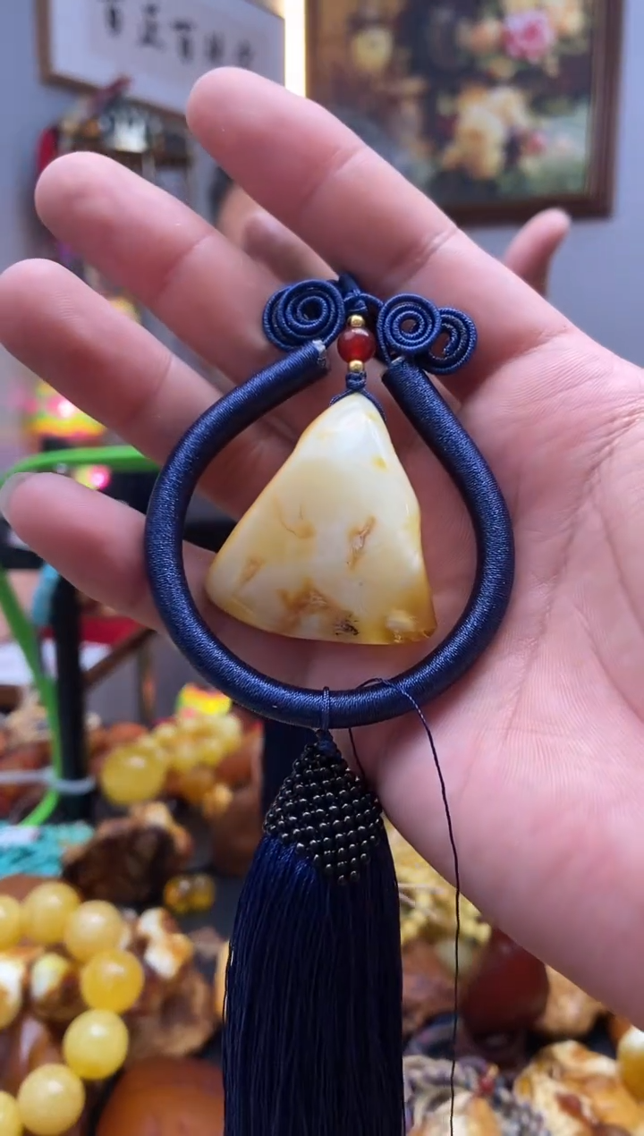 未镶嵌颈饰蜜蜡吊坠