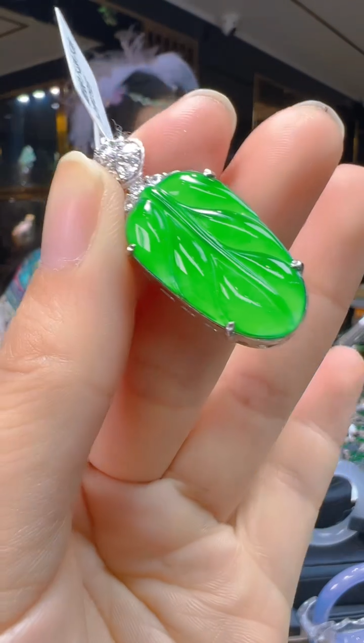 吊坠(赠链)银S925镶嵌翡翠038(多样性发货发其一)